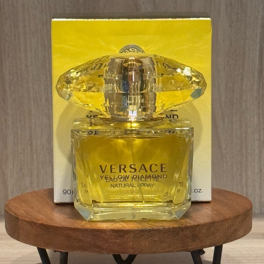 🌸VERSACE YELLOW DIAMOND EAU DE TOILETTE🌸